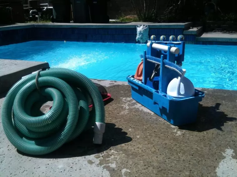 Fuite au niveau des canalisations de ma piscine que faire ?, Remoulins, 4CANA