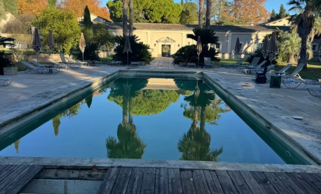 Piscine domaine du Grand Malherbes à AIMARGUES